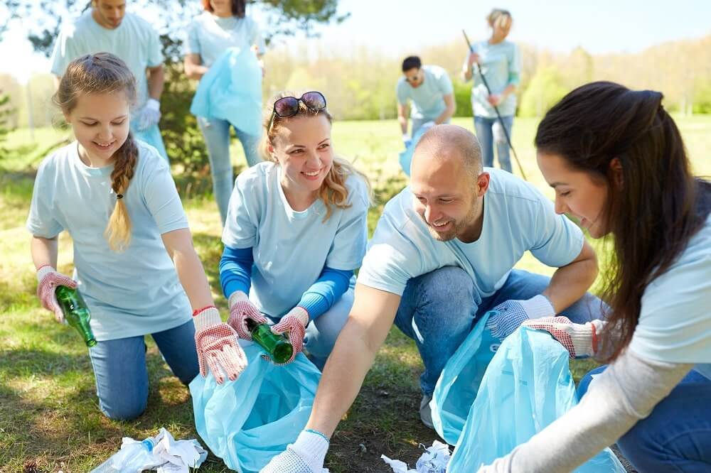 litter clean up volunteers